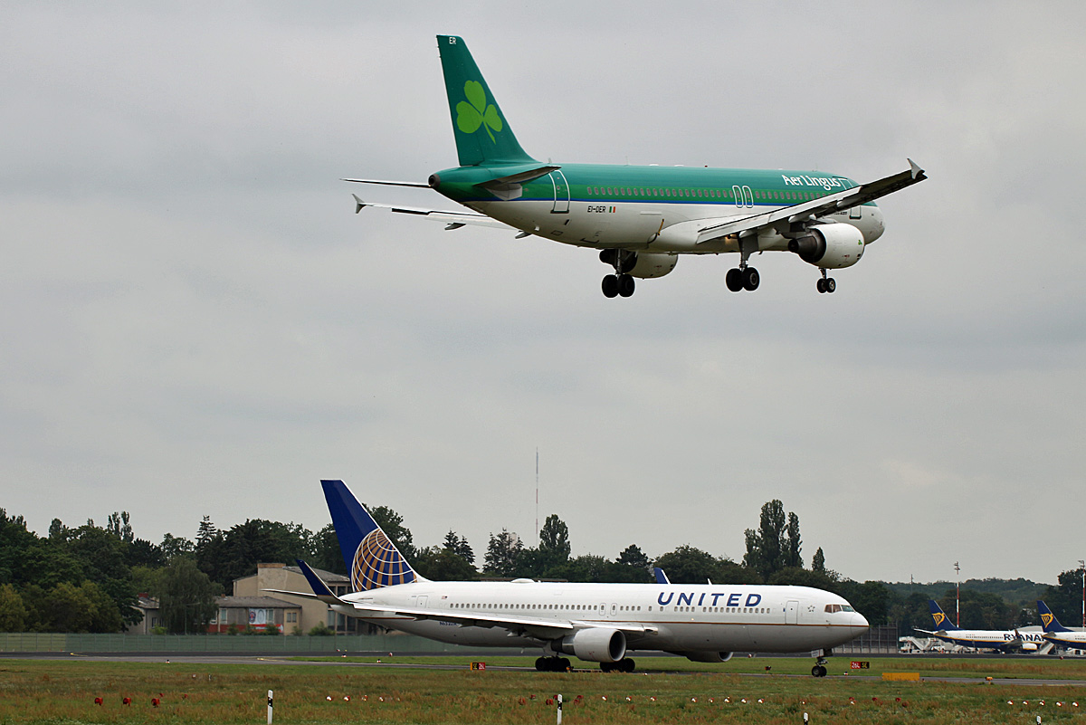 Aer Lingus Airbus A 320-214, EI-DER, United Airlines Boeing B 767-322(ER), N652UA, TXL, 04.08.2019