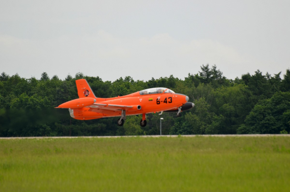 Aermacchi 326 M I-RVEG beim Start auf der ILA am 24.05.14