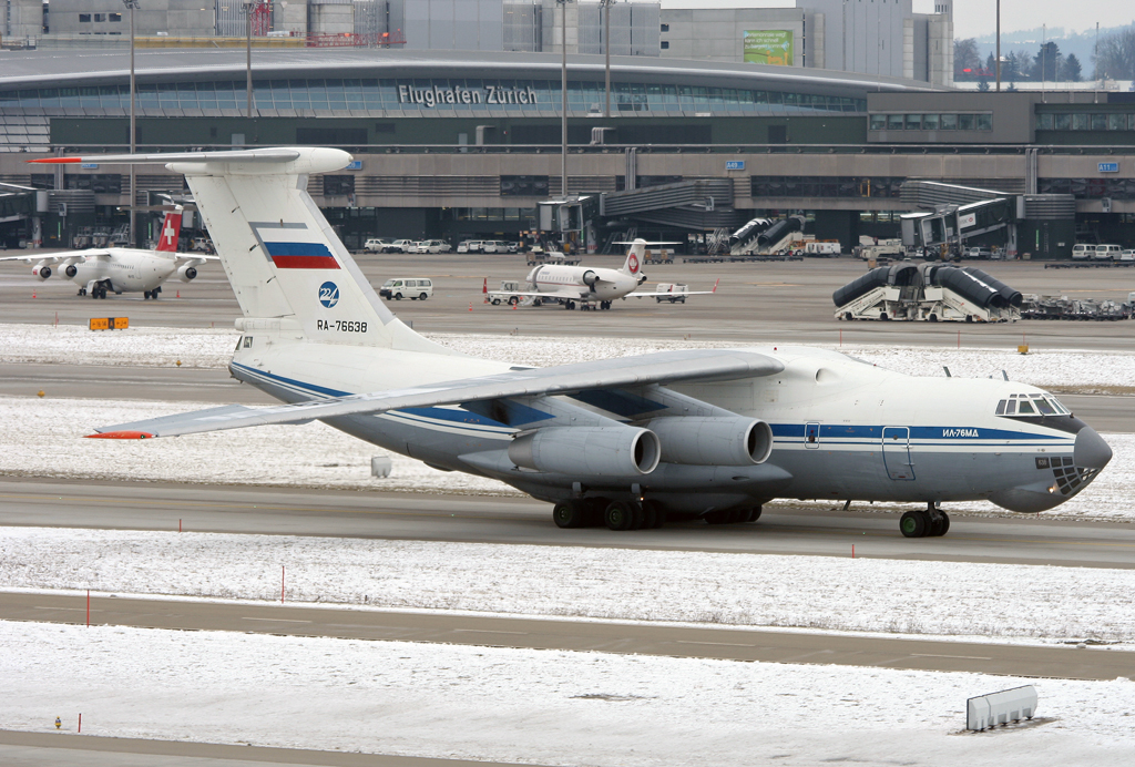 Aeroflot IL76MD RA76638 rollt nach der Landung auf dem Taxiway zur