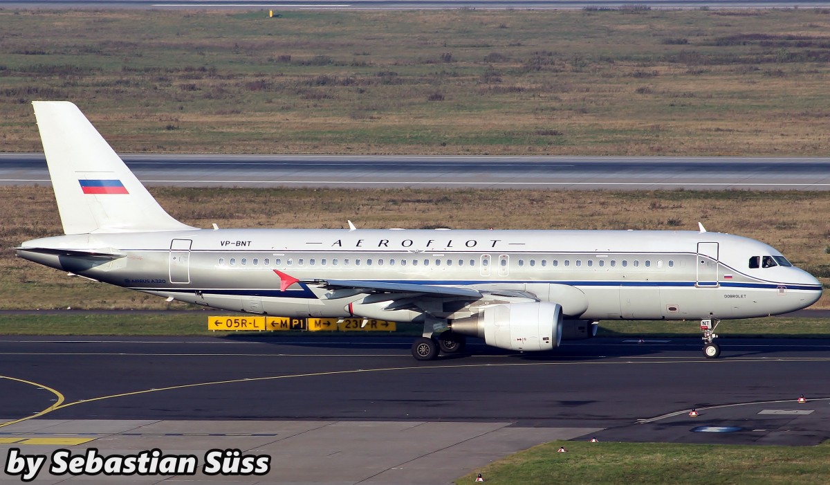 Aeroflot Retro A320 VP-BNT on the way to it's departure. 12.12.14