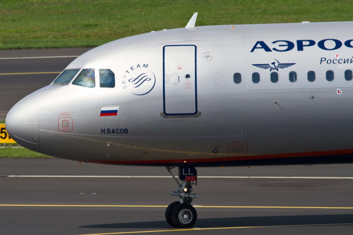Aeroflot (SU-AFL), VP-BLL  N. Basov , Airbus, A 320-214 sl (Bug/Nose ~ kyrillische Schrift), 22.08.2015, DUS-EDDL, Düsseldorf, Germany