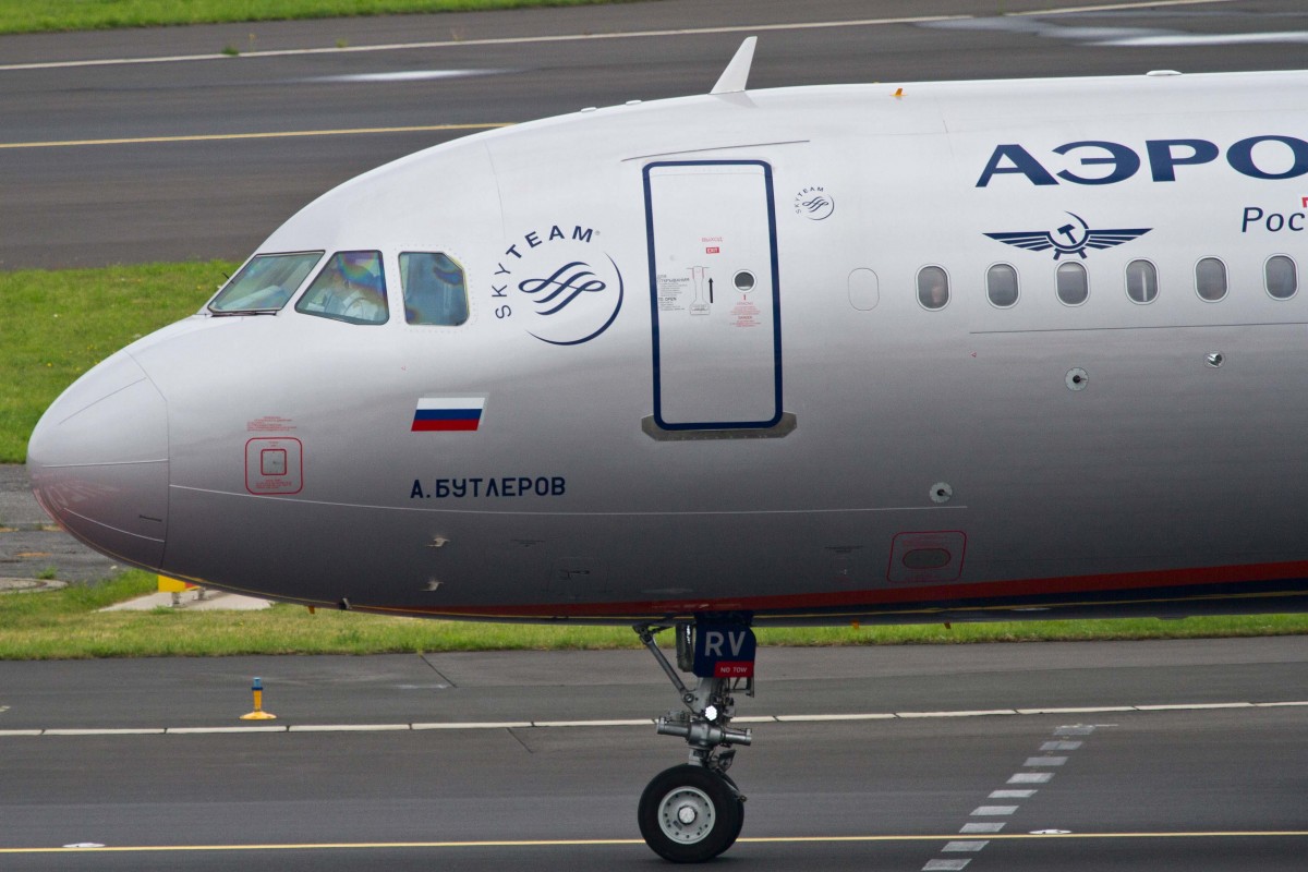 Aeroflot (SU-AFL), VQ-BRV  A.Butlerov , Airbus, A 320-214 sl (Bug/Nose ~ kyrillische Schrift), 27.06.2015, DUS-EDDL, Düsseldorf, Germany