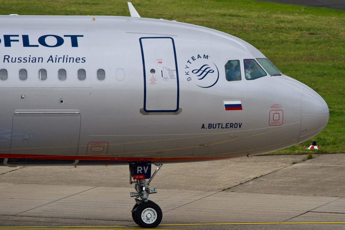 Aeroflot (SU-AFL), VQ-BRV  A.Butlerov , Airbus, A 320-214 sl (Bug/Nose), 27.06.2015, DUS-EDDL, Düsseldorf, Germany