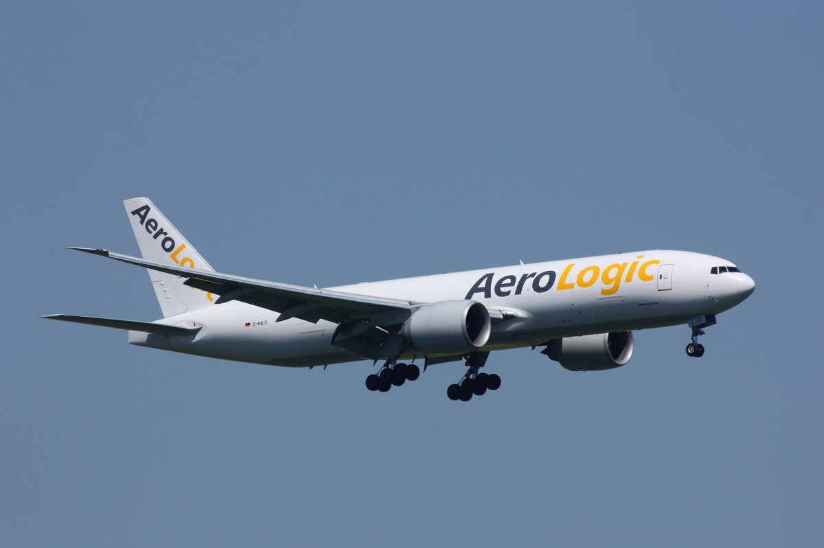AeroLogic Boeing 777F (D-AALD) bei der Landung auf dem Flughafen Leipzig/Halle. Fotografiert am 08.06.2014. 