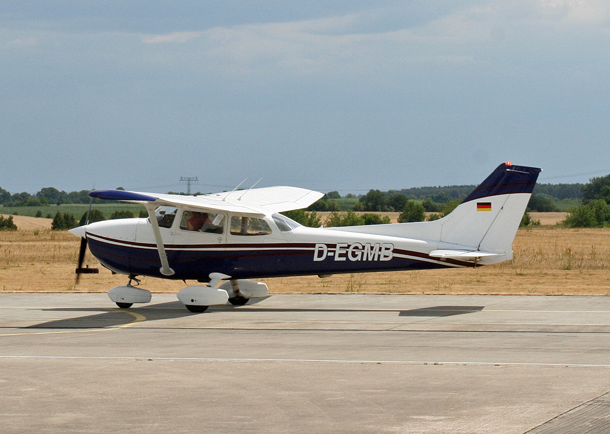 Aerotours, Cessna 172P, D-EGMB, Flugplatz Strausberg, 28.06.2018