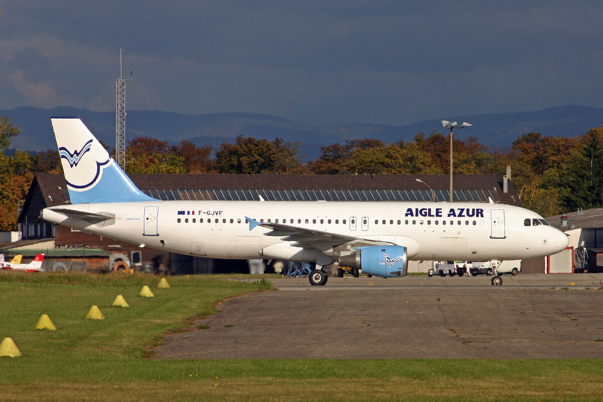 Aigle Azur, F-GJVF, Airbus A320-211, msn: 244, 19.Oktober 2007, BSL Basel-Mühlhausen, Switzerland.