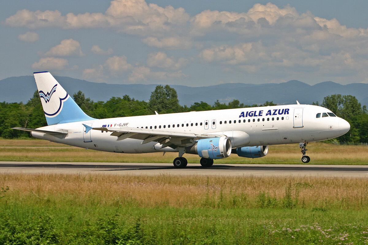 Aigle Azur, F-GJVF, Airbus A320-211, msn: 244, 21.Juni 2008, BSL Basel - Mühlhausen, Switzerland.