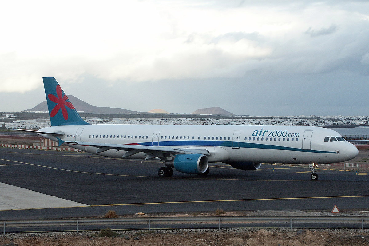 Air 2000, G-OOAV, Airbus A321-211, msn: 1720, 04.Dezember 2003, ACE Lanzarote, Spain.