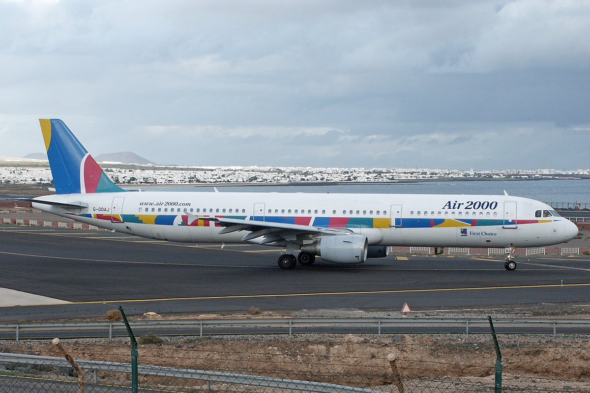 Air 2000/Firt Choice, G-OOAJ, Airbus A321-211, msn: 1017, 04.Dezember 2003, ACE Lanzarote, Spain.