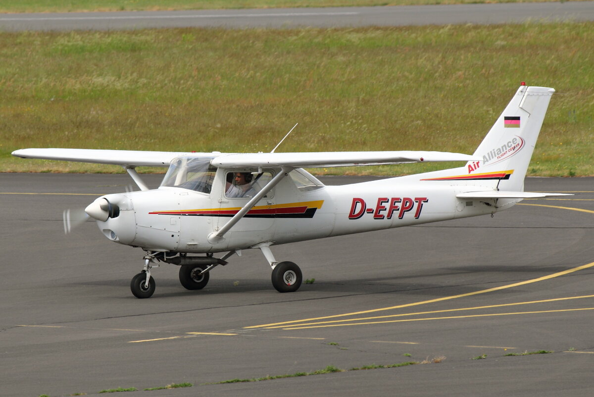 Air Alliance, D-EFPT, Reims-Cessna F152. Bonn-Hangelar (EDKB) am 21.05.2022.