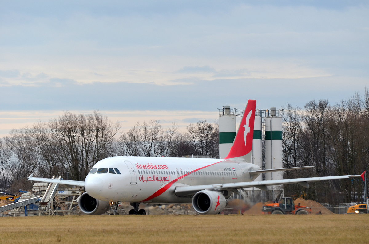 Air Arabia Egypt Airbus A320 SU-AAD vor dem Start am Airport Hamburg Helmut Schmidt am 11.03.18