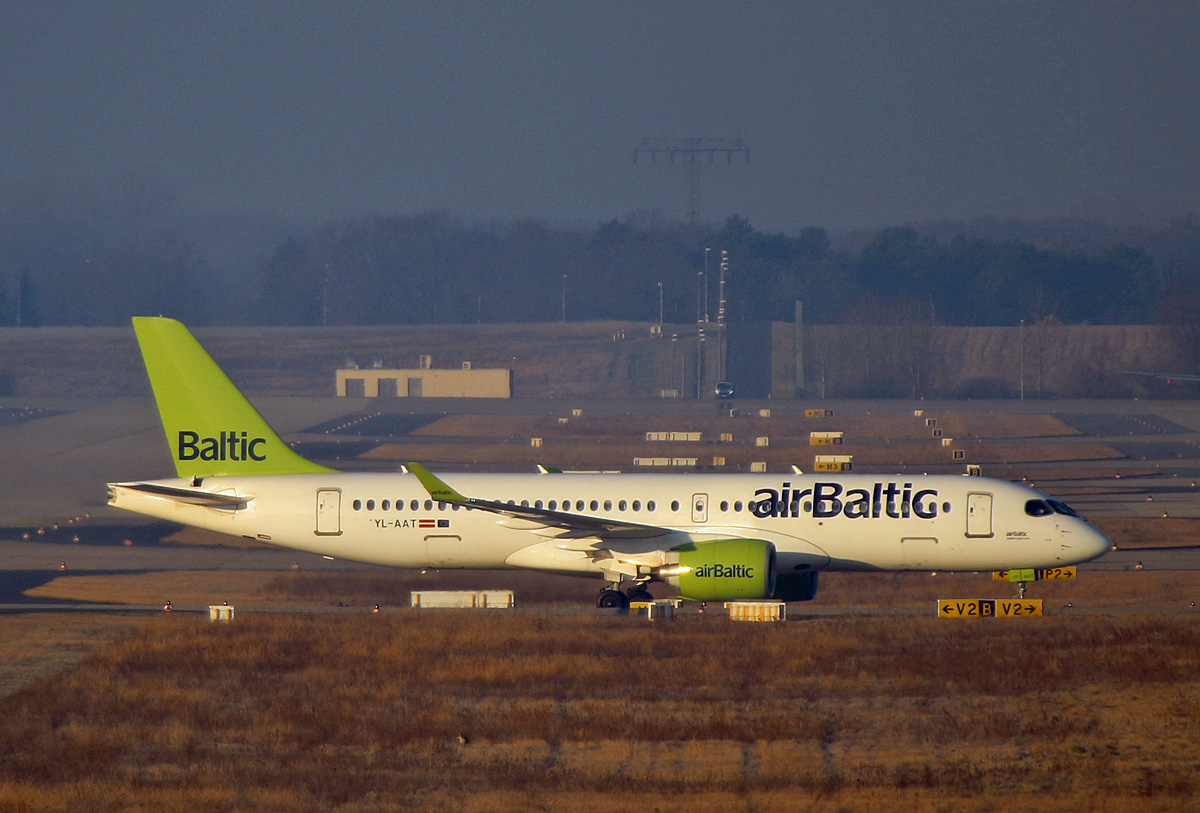 Air Baltic, Airbus A 220-300, AL-AAT, BER, 05.03.2022