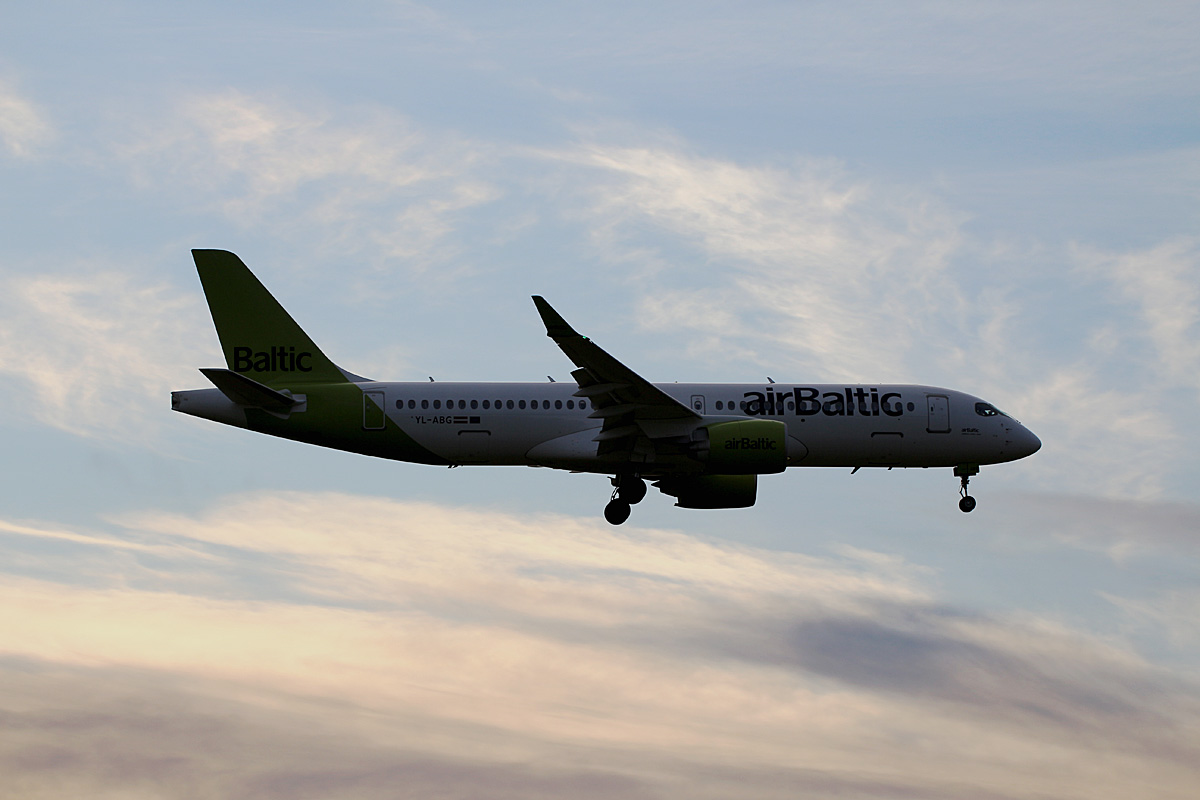 Air Baltic, Airbus A 220-300, YL-ABG, BER,29.12.2022