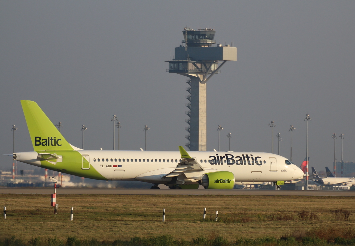 Air Baltic, Airbus A 220-300, YL-ABD, BER, 07.11.2025