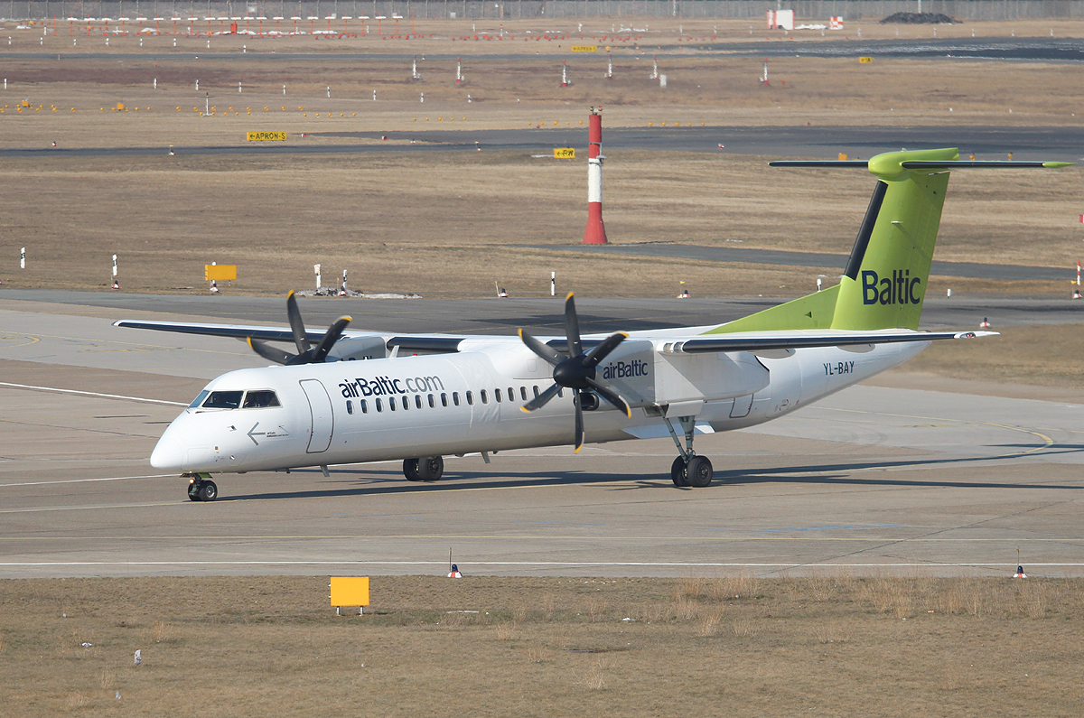 Air Baltic De Havilland Canada DHC-8-402Q YL-BAY bei der Ankunft in Berlin-Tegel am 07.04.2013