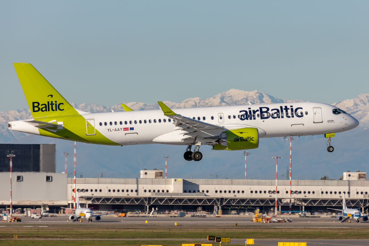 Air Baltic, YL-AAY, Airbus, A220-300, 06.11.2021, MXP, Mailand, Italy