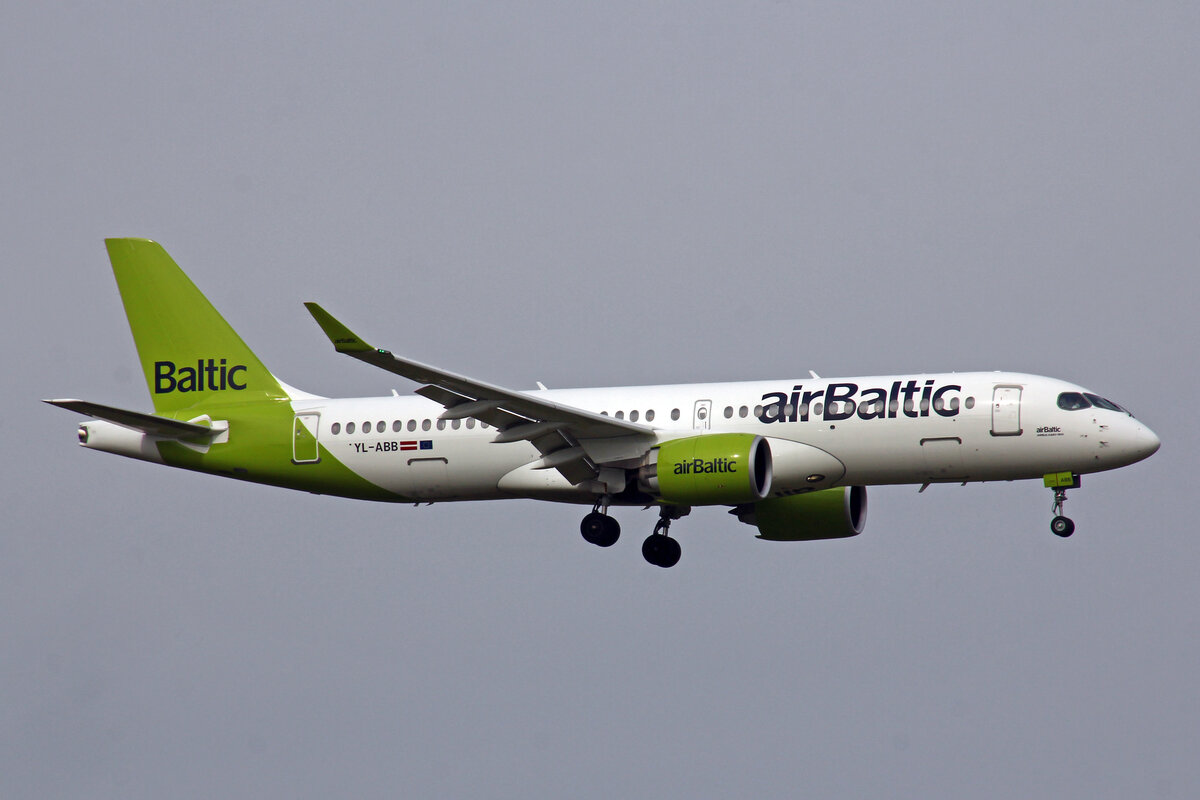 Air Baltic, YL-ABB, Airbus A220-371, msn: 55126, 10.April 2023, ZRH Zürich, Switzerland.