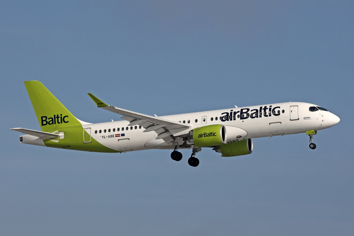 Air Baltic, YL-ABE, Airbus A220-371, msn: 55131, 14.Januar 2024, ZRH Zürich, Switzerland.
