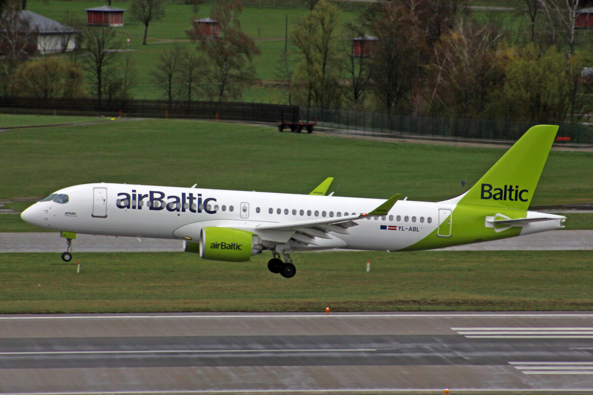 Air Baltic, YL-ABL, Airbus A220-371, msn: 55183, 26.März 2023, ZRH Zürich, Switzerland.
