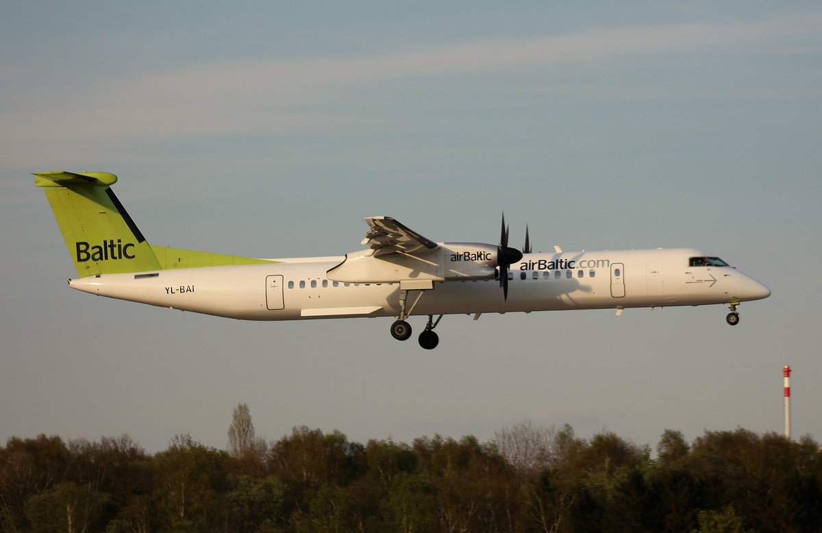 air Baltic, YL-BAI, (c/n 4302),De Havilland Canada DHC8-402Q Dash 8, 02.05.2016, HAM-EDDH, Hamburg, Germany 