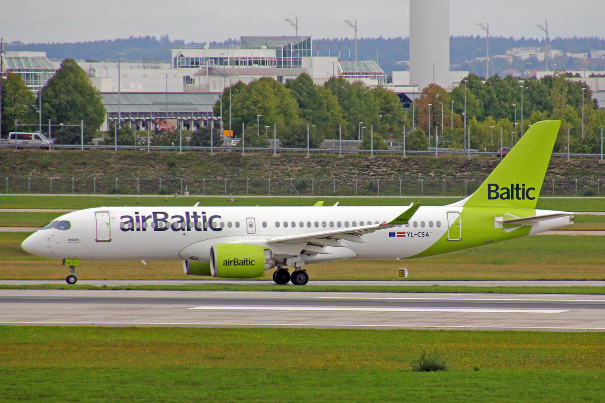 Air Baltic, YL-CSA, Bombardier CS-300, msn: 55003, 11.September 2022, MUC München, Germany.