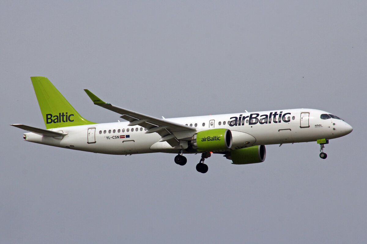 Air Baltic, YL-CSN, Bombardier CS-300, msn: 55043, 10.April 2023, ZRH Zürich, Switzerland.