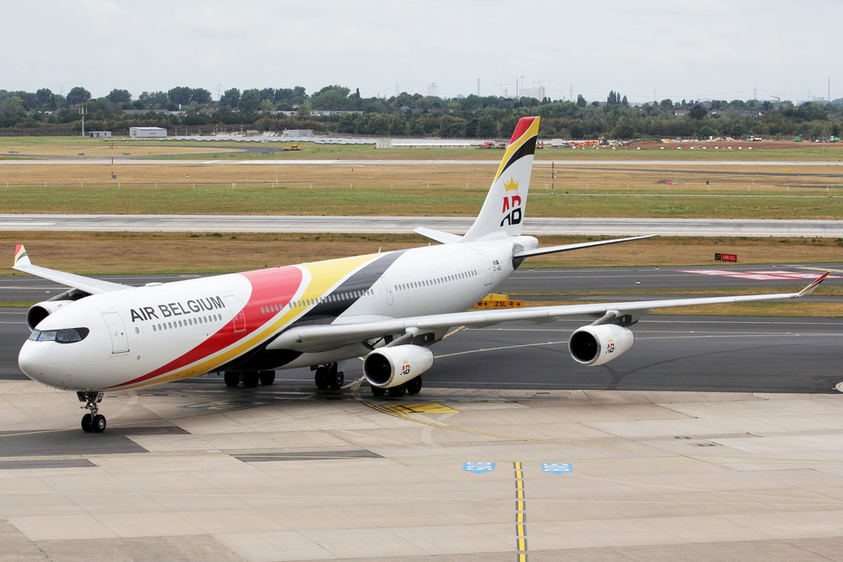 Air Belgium Airbus A340-313E OO-ABD rollt zum Gate in Düsseldorf 3.8.2019