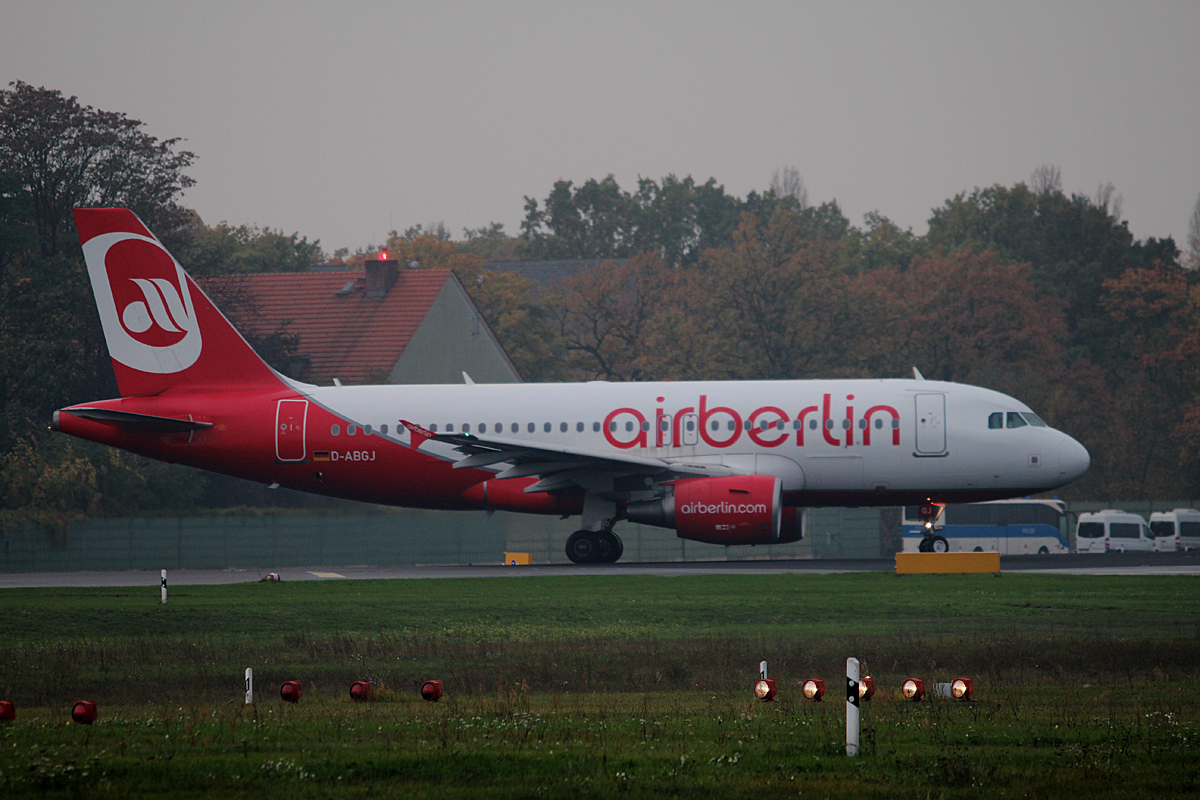 Air Berlin A 319-112 D-ABGJ kurz vor dem Start in Berlin-Tegel am 26.10.2014