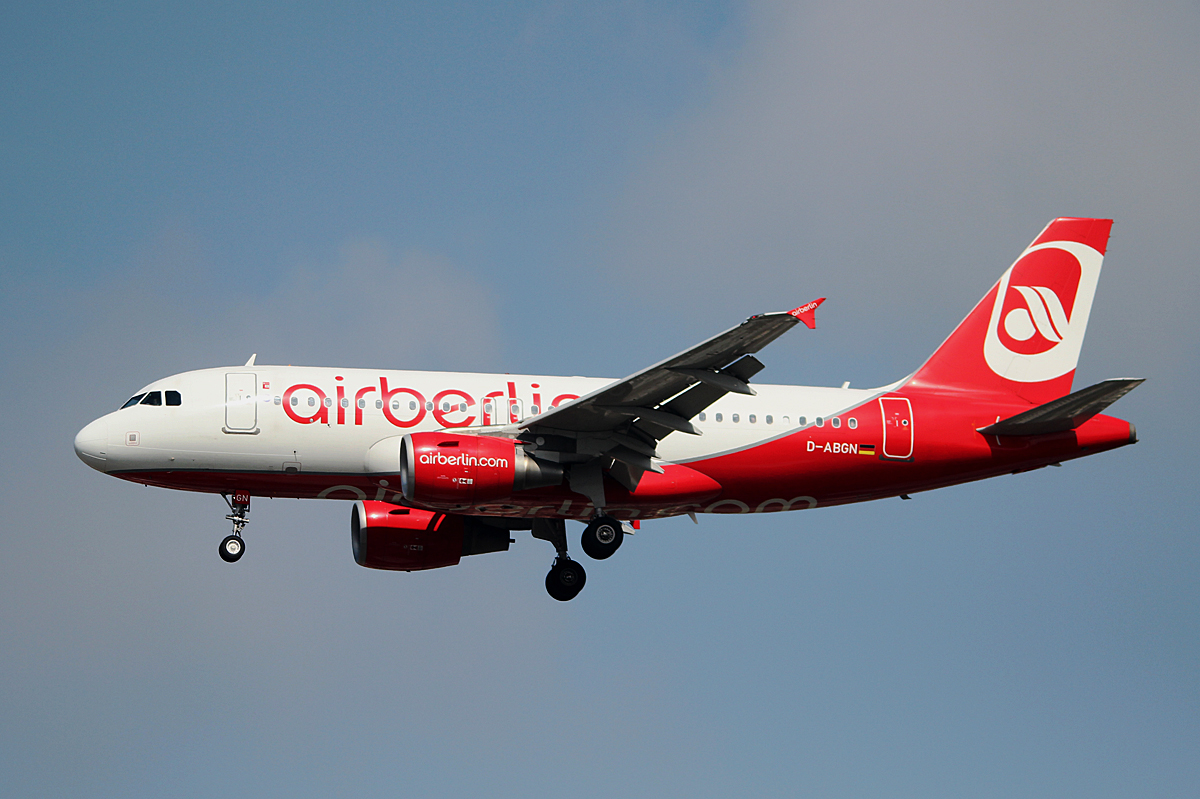 Air Berlin A 319-112 D-ABGN bei der Landung in Berlin-Tegel am 12.04.2014