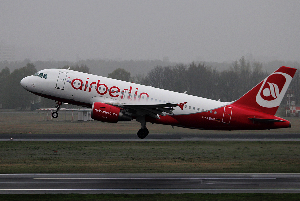 Air Berlin A 319-112 D-ABGO beim Start in Berlin-Tegel am 12.04.2014