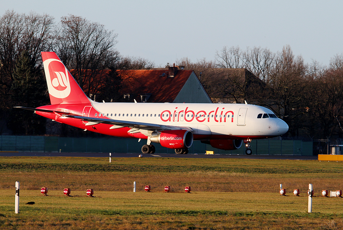 Air Berlin A 319-112 D-ABGO kurz vor dem Start in Berlin-Tegel am 08.02.2015