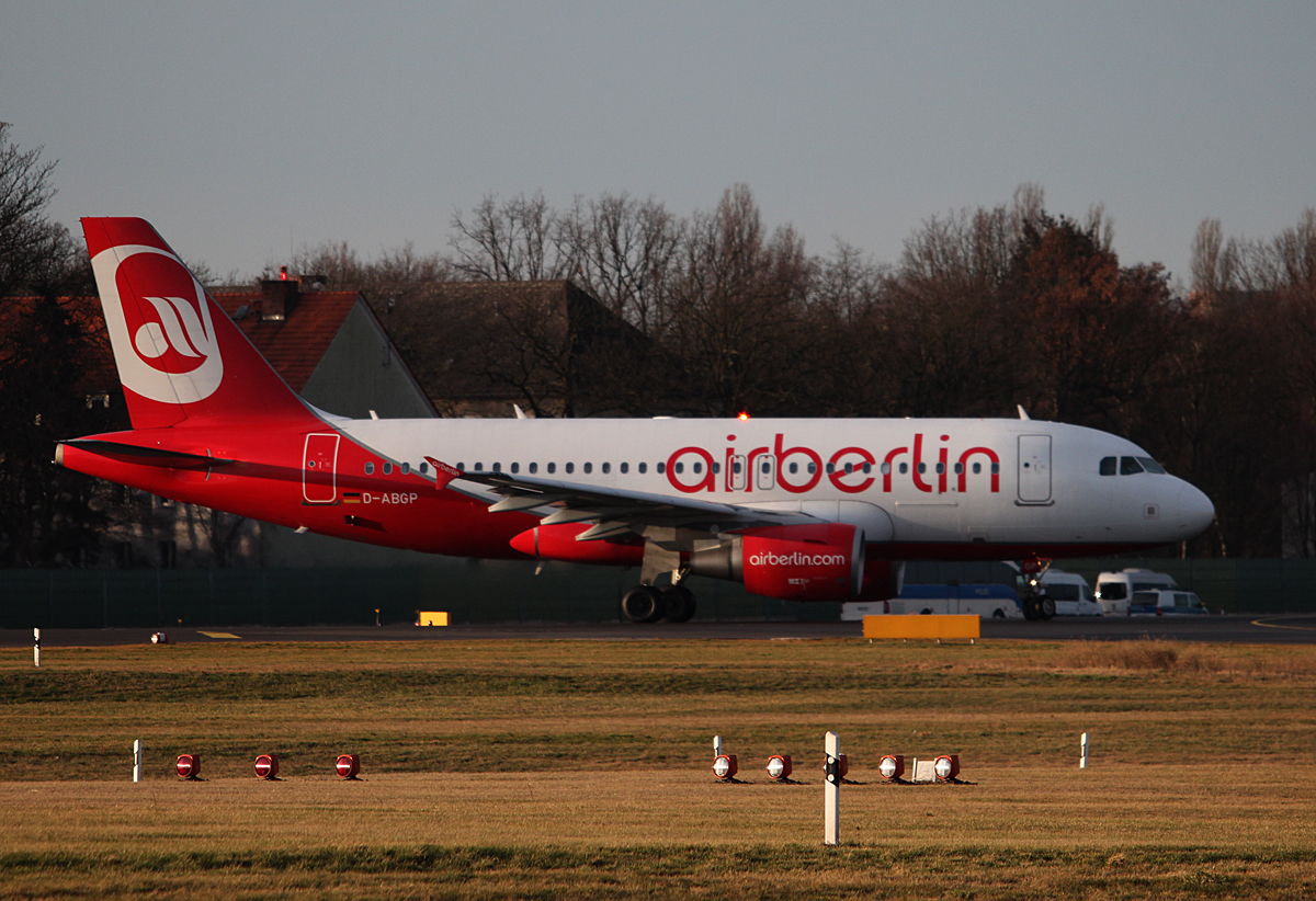 Air Berlin A 319-112 D-ABGP kurz vor dem Start in Berlin-Tegel am 08.02.2014