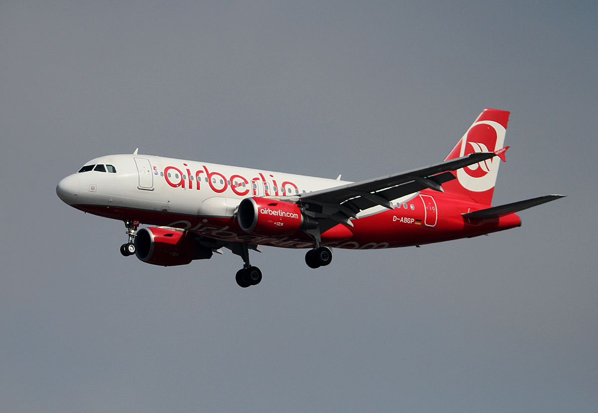 Air Berlin A 319-112 D-ABGP bei der Landung in Berlin-Tegel am 12.04.2014