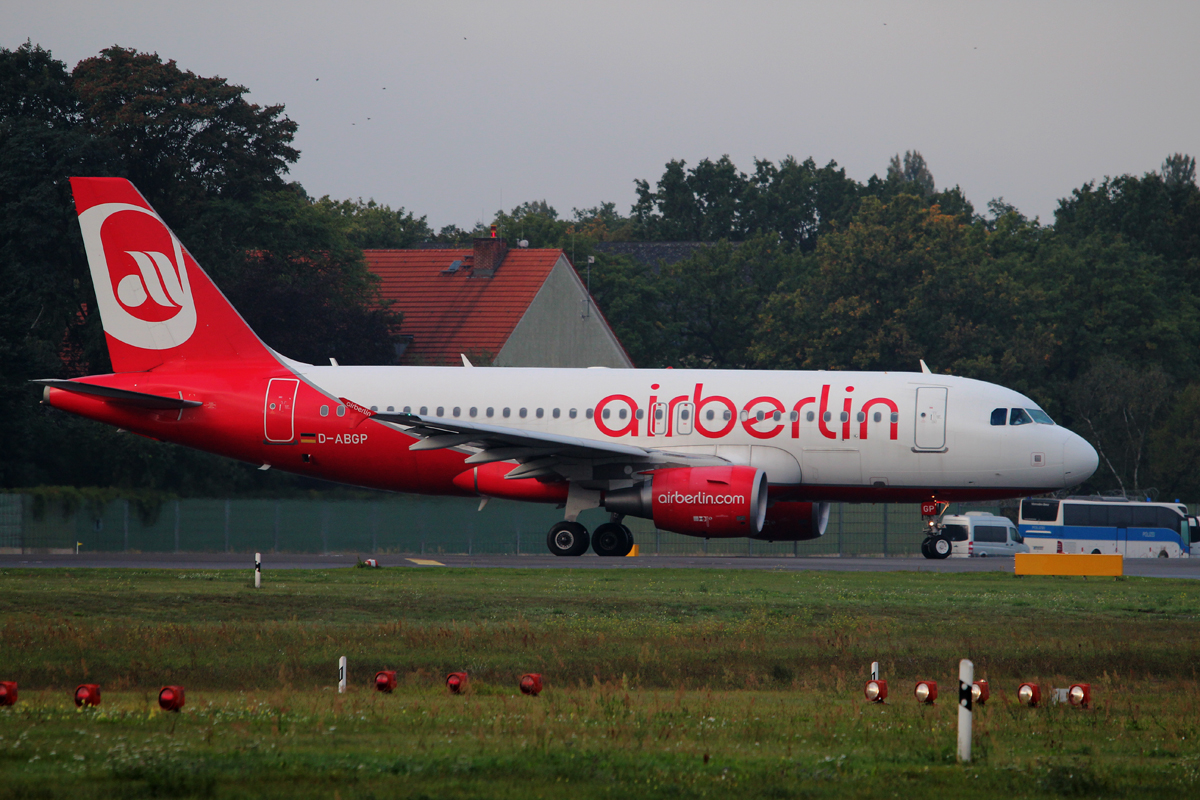 Air Berlin A 319-112 D-ABGP kurz vor dem Start in Berlin-Tegel am 27.09.2014 