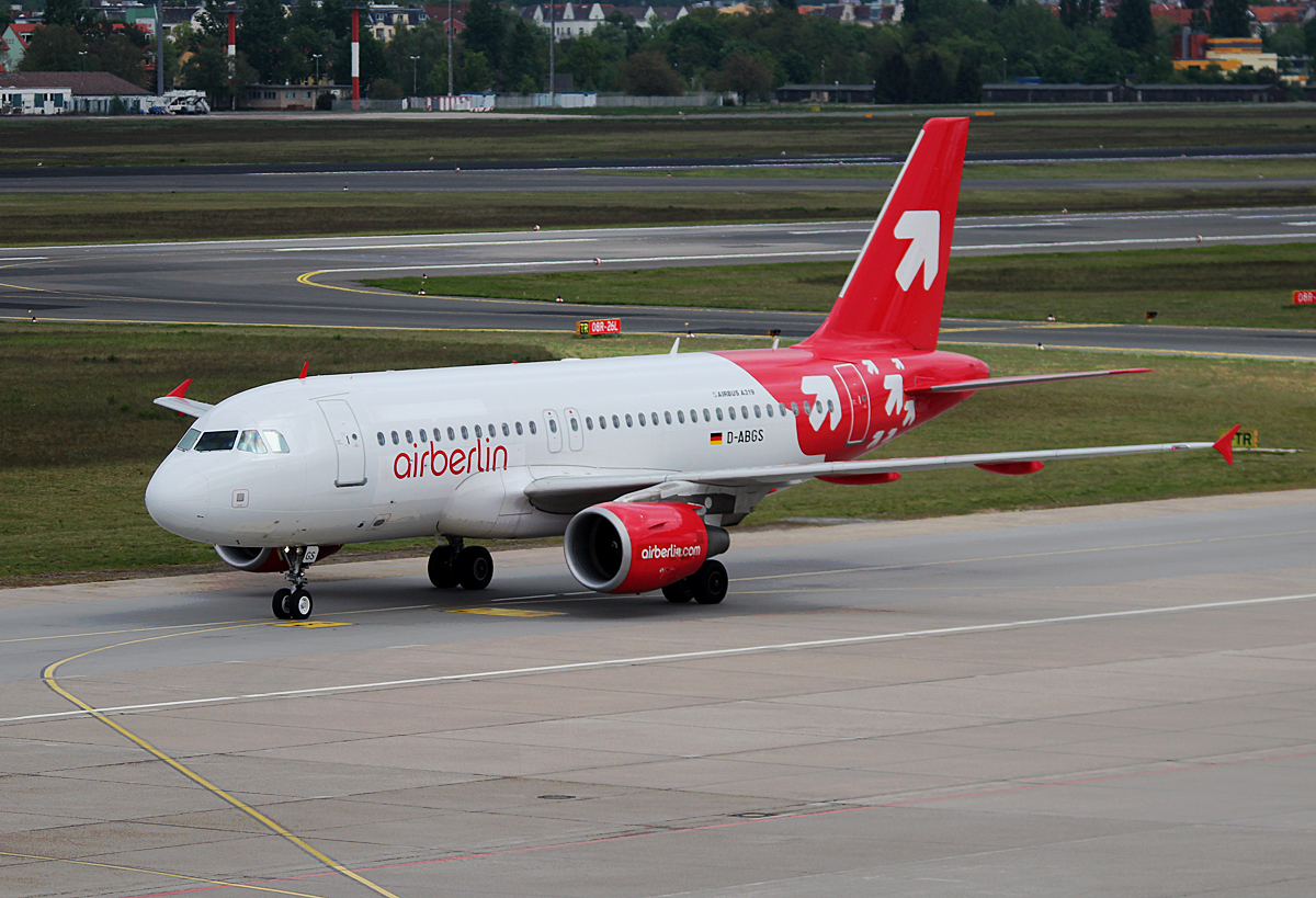 Air Berlin A 319-112 D-ABGS bei der Ankunft in Berlin-Tegel am 27.04.2014