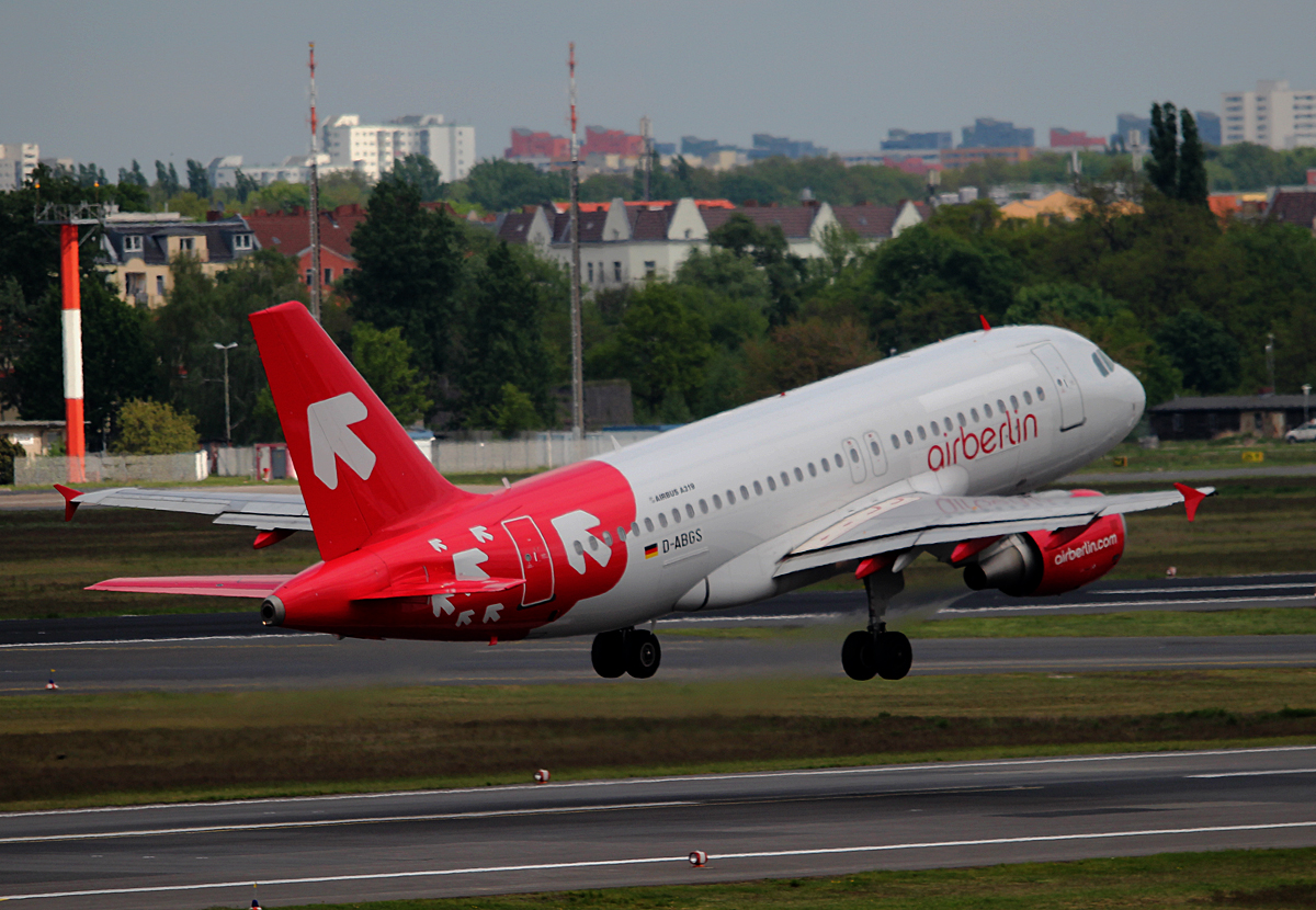 Air Berlin A 319-112 D-ABGS beim Start in Berlin-Tegel am 27.04.2014