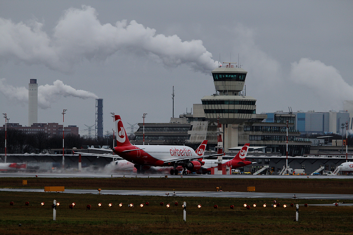 Air Berlin A 320-214 D-ABDQ beim Start in Berlin-Tegel am 09.02.2015