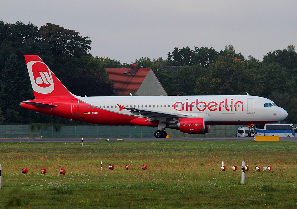 Air Berlin A 320-214 D-ABDY kurz vor dem Start in Berlin-Tegel am 27.09.2014