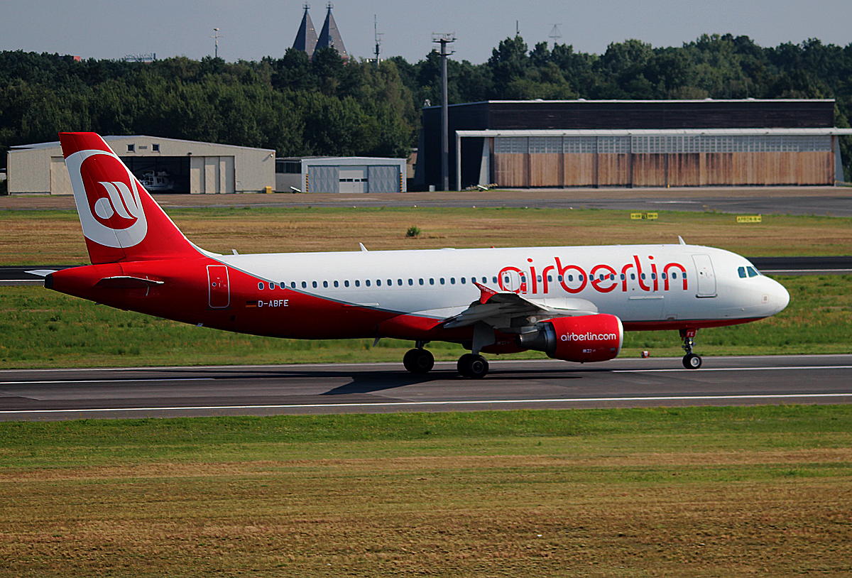 Air Berlin A 320-214 D-ABFE beim Start in Berlin-Tegel am 11.07.2014