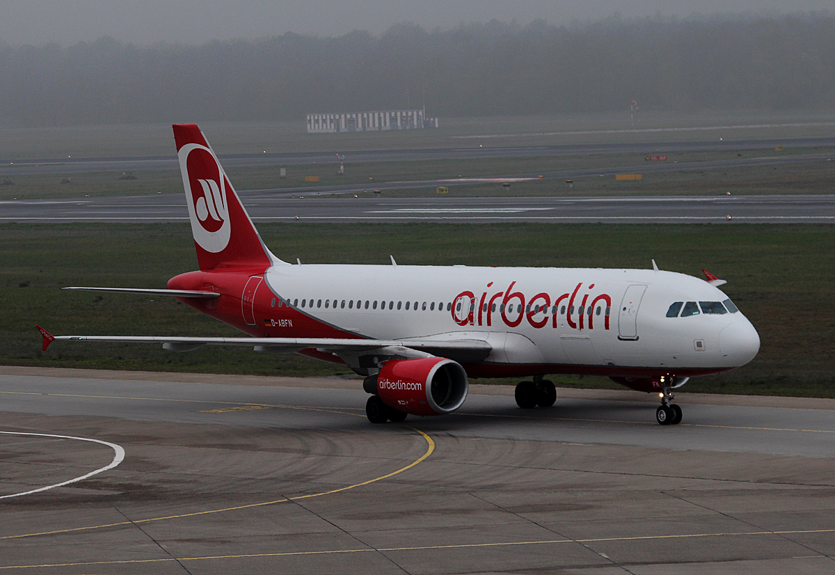 Air Berlin A 320-214 D-ABFN bei der Ankunft in Berlin-Tegel am 12.04.2014