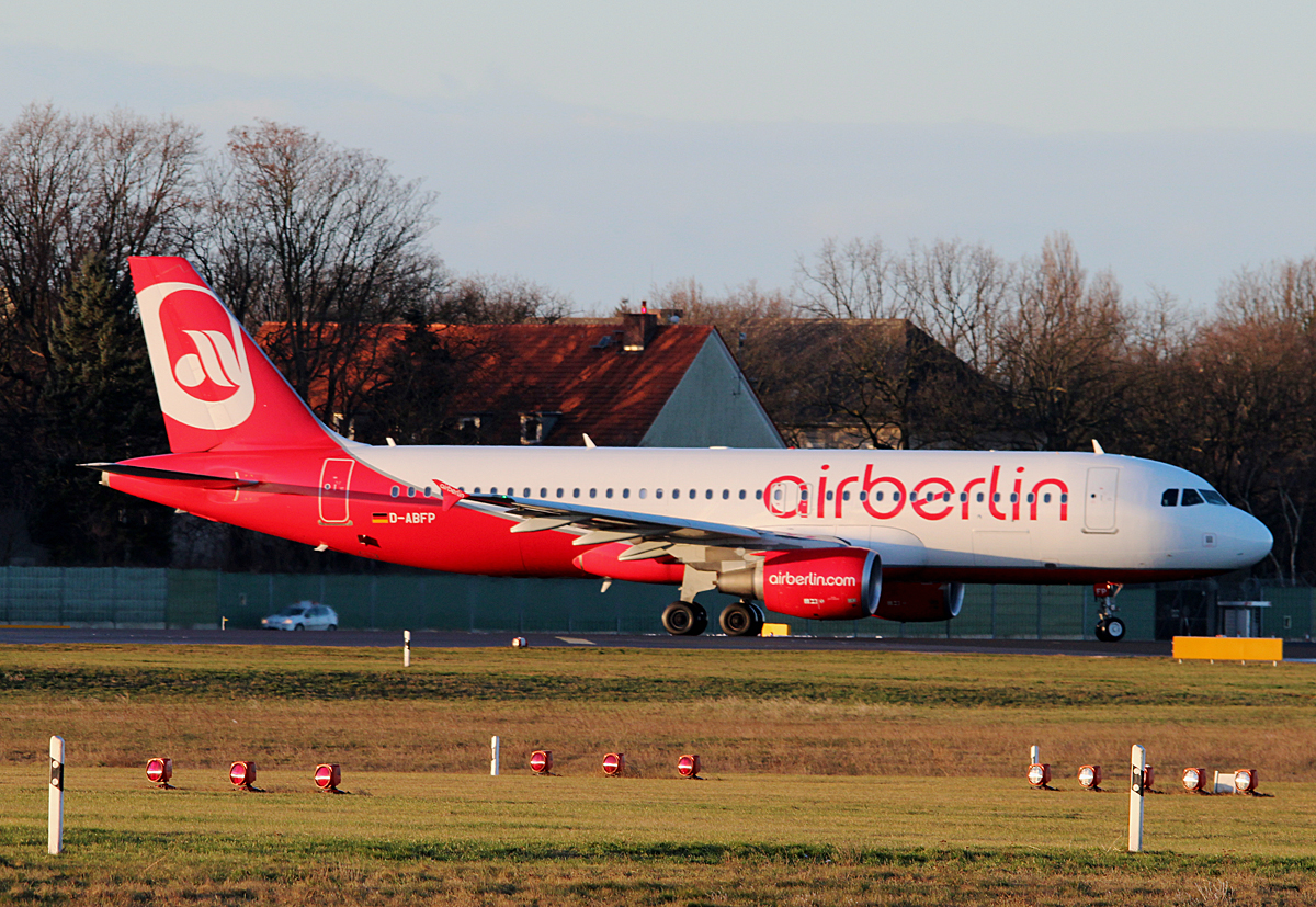 Air Berlin A 320-214 D-ABFP kurz vor dem Start in Berlin-Tegel am 08.02.2015