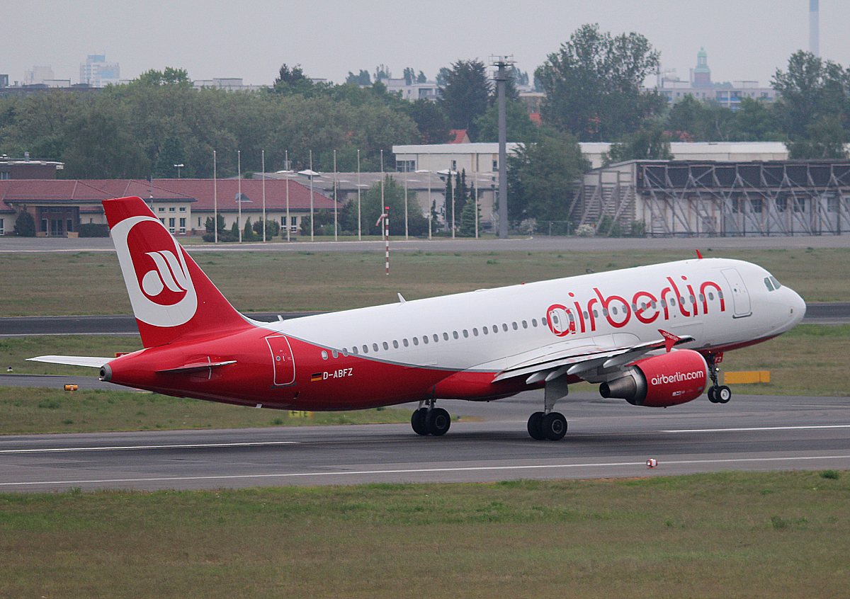 Air Berlin A 320-214 D-ABFZ beim Start in Berlin-Tegel am 18.05.2013