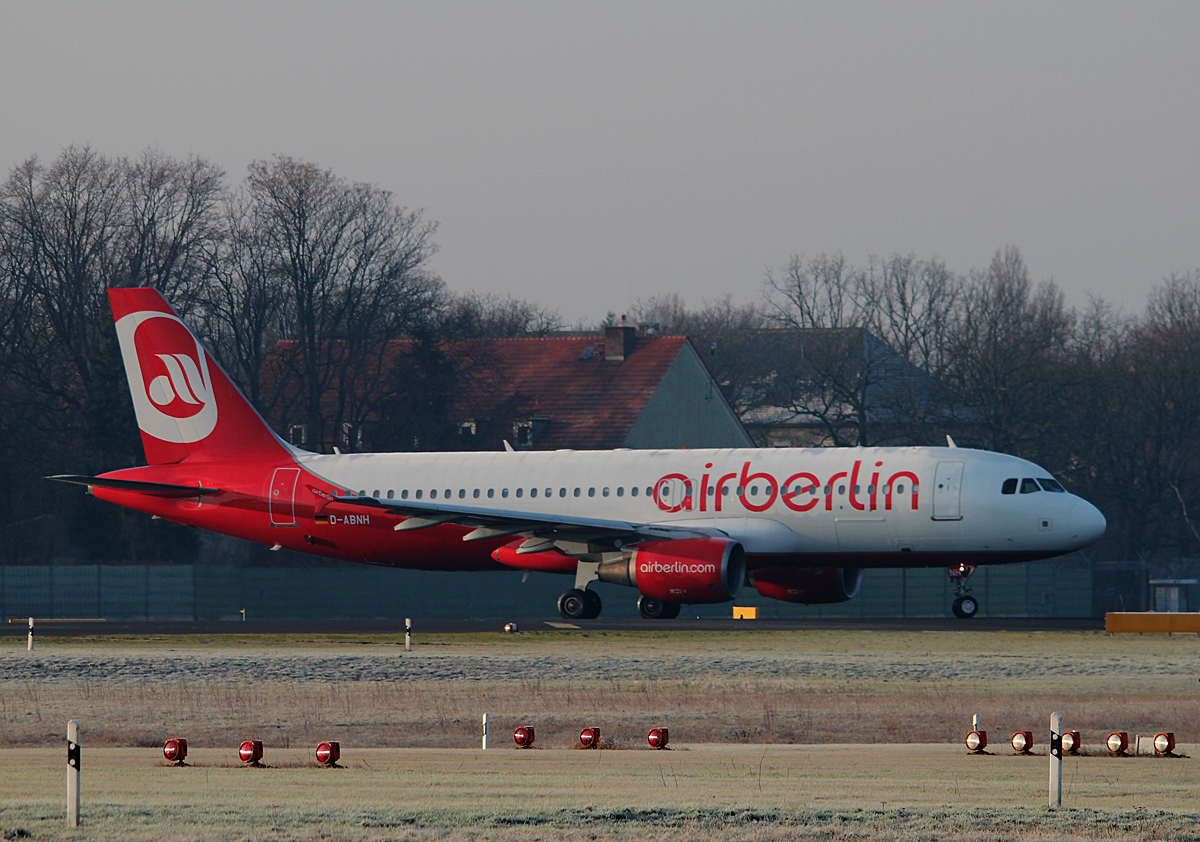 Air Berlin A 320-214 D-ABNH kurz vor dem Start in Berlin-Tegel am 18.01.2015