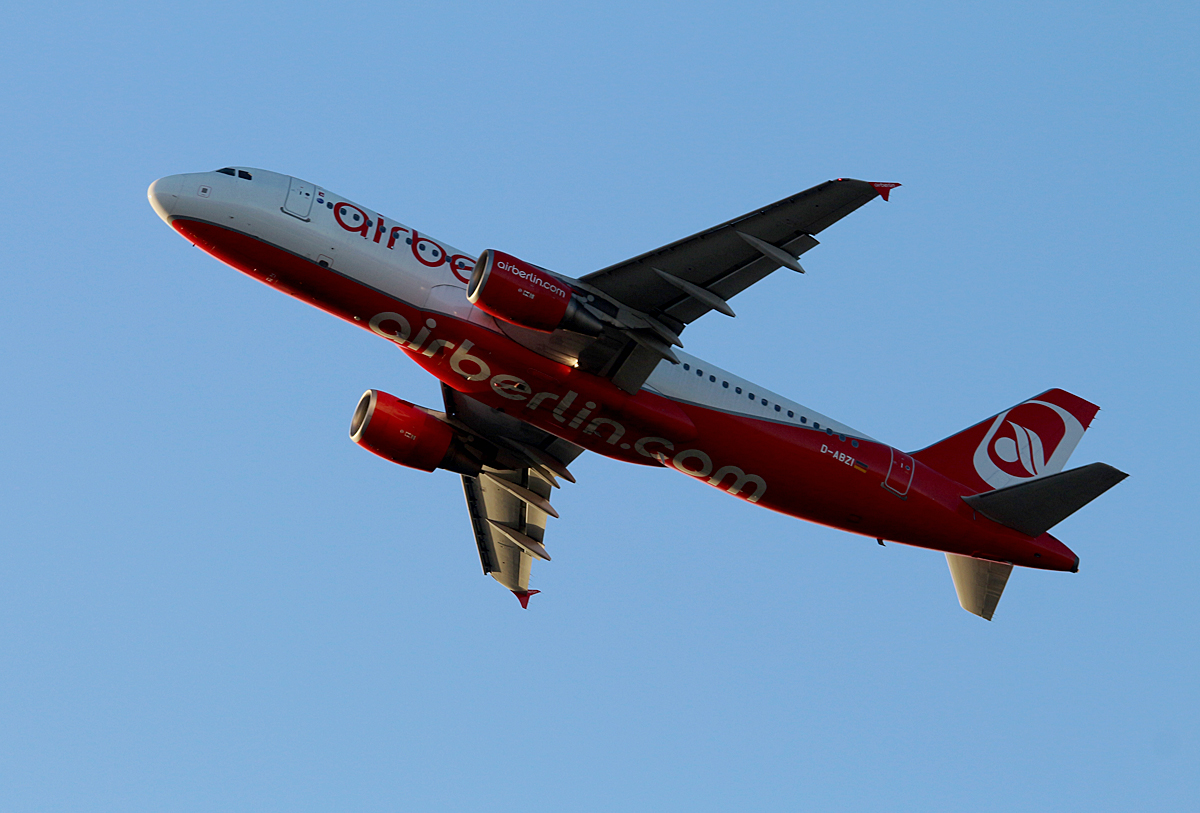 Air Berlin A 320-216 D-ABZI nach dem Start in Berlin-Tegel am 09.01.2016