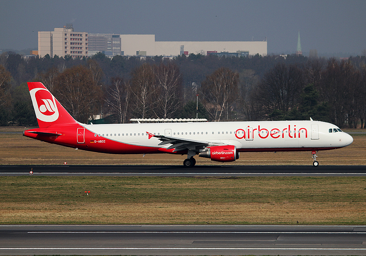 Air Berlin A 321-211 D-ABCC beim Start in Berlin-Tegel am 29.03.2014