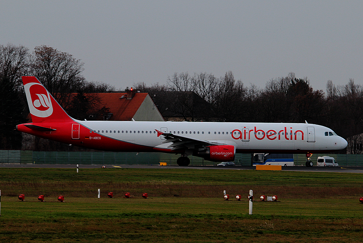 Air Berlin A 321-211 D-ABCG kurz vor dem Start in Berlin-Tegel am 03.01.2015