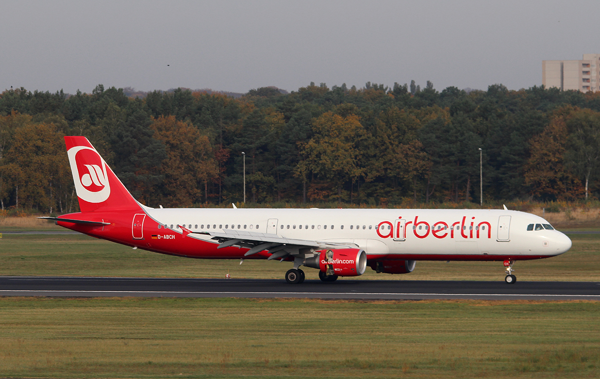 Air Berlin A 321-211 D-ABCH nach der Landung in Berlin-Tegel am 19.10.2013
