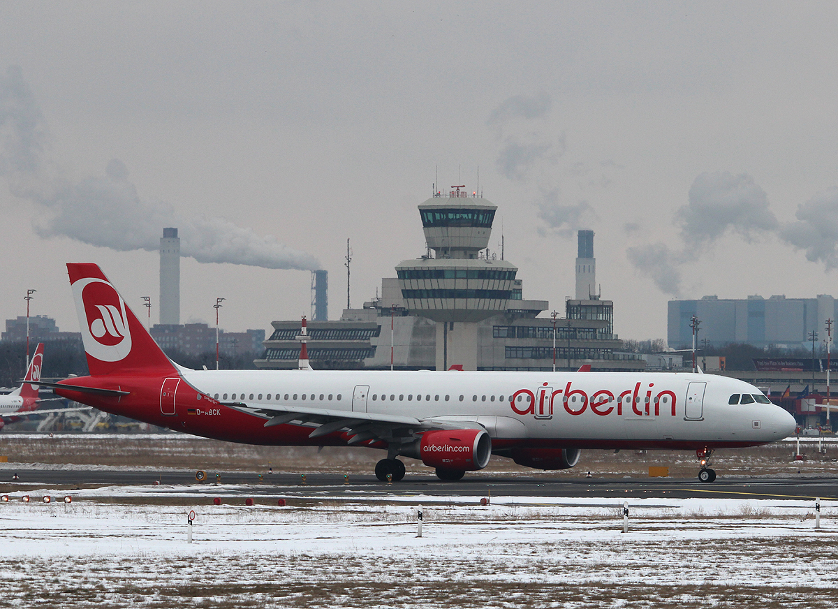 Air Berlin A 321-211 D-ABCK kurz vor dem Start in Berlin-Tegel am 01.04.2013
