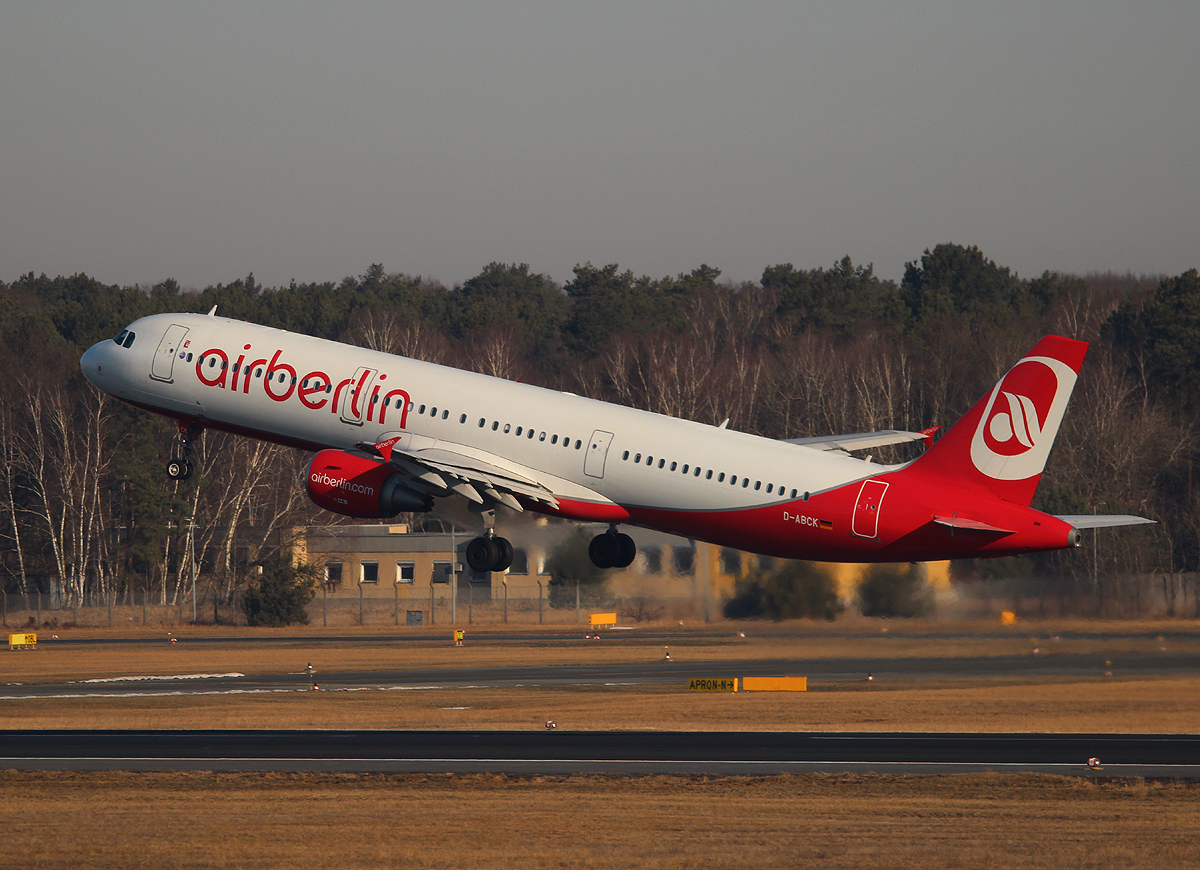 Air Berlin A 321-211 D-ABCK beim Start in Berlin-Tegel am 07.04.2013
