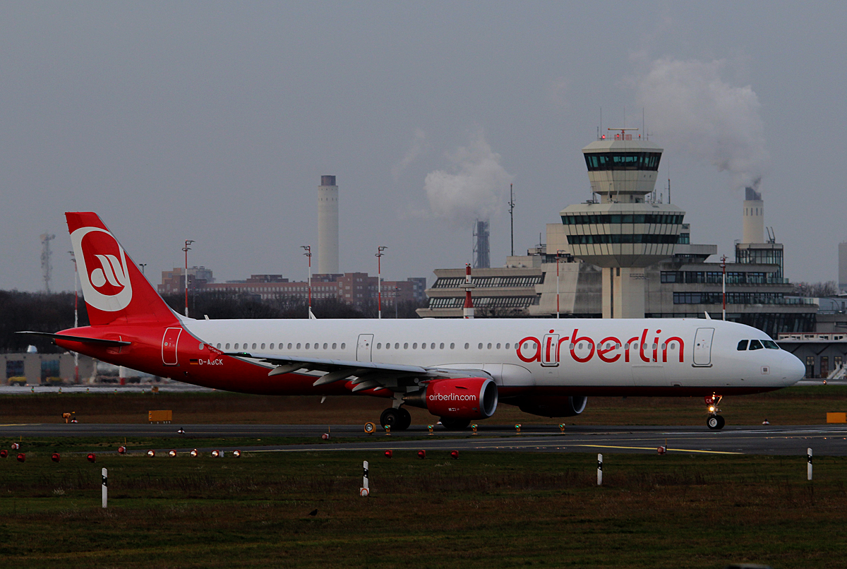 Air Berlin A 321-211 D-ABCK kurz vor dem Start in Berlin-Tegel am 03.01.2015